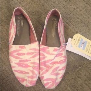 NWT Toms
